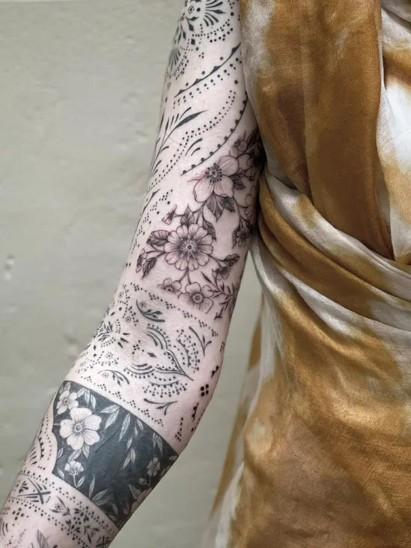 black botanic Tatuaggio su forearm #41959 | Tatuatore Blum