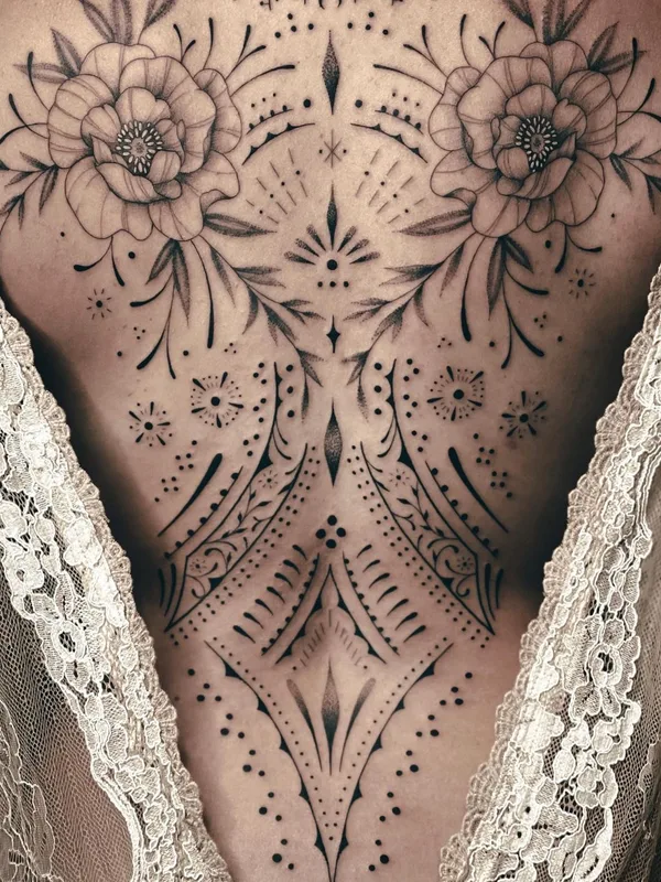 female black and grey ornamental Tatuaggio su chest #41967 | Tatuatore Blum