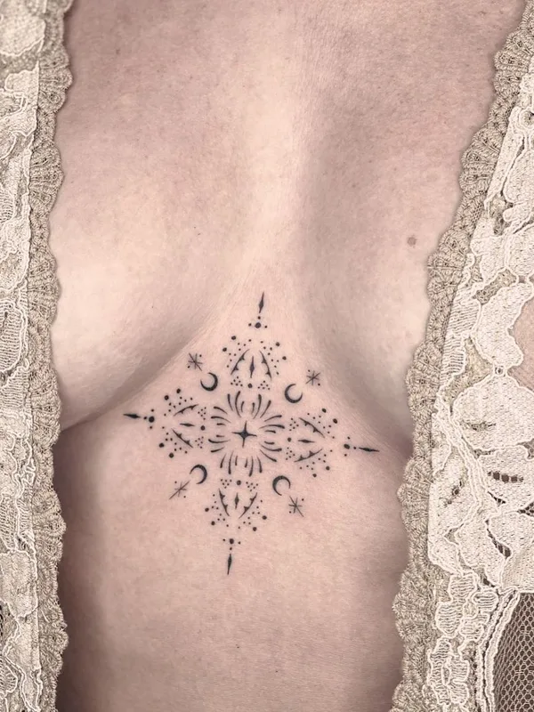 female black ornamental Tatuaggio su sternum #41965 | Tatuatore Blum