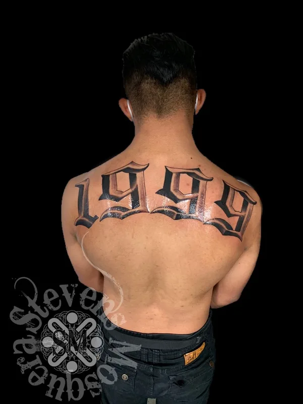 male black and grey blackwork tattoo auf upper back #42018 | Tätowierer Stevens Mosquera