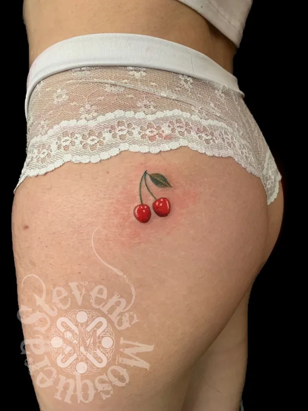 female color realism tattoo auf hip #42020 | Tätowierer Stevens Mosquera
