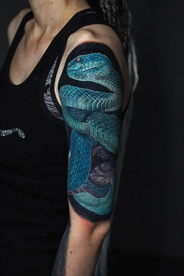 Реализм Snake tattoo на Полный рукав