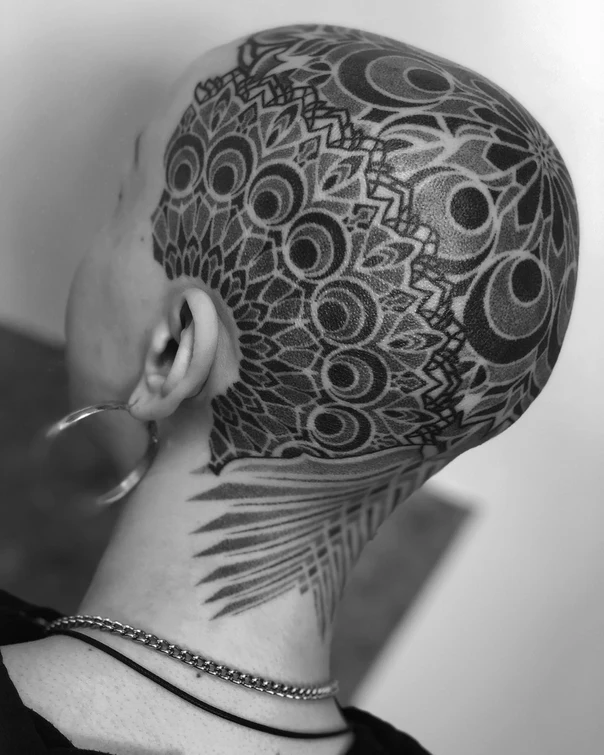 Блэкворк Mandala, Geometric tattoo на Back of neck