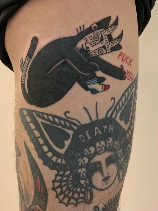 color blackwork tattoo auf thigh #58151 | Tätowierer Denxku