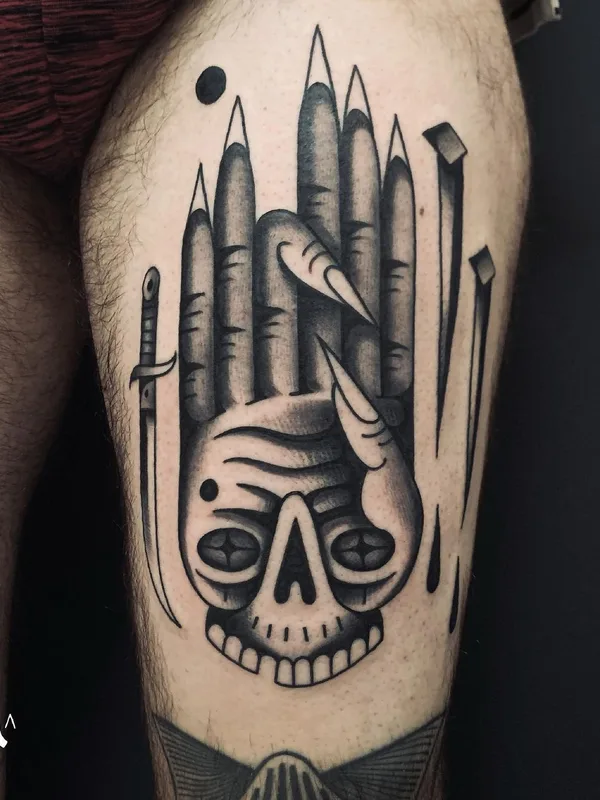 black and grey blackwork tatuaje en thigh #58263 | Tatuador Grim Antihero