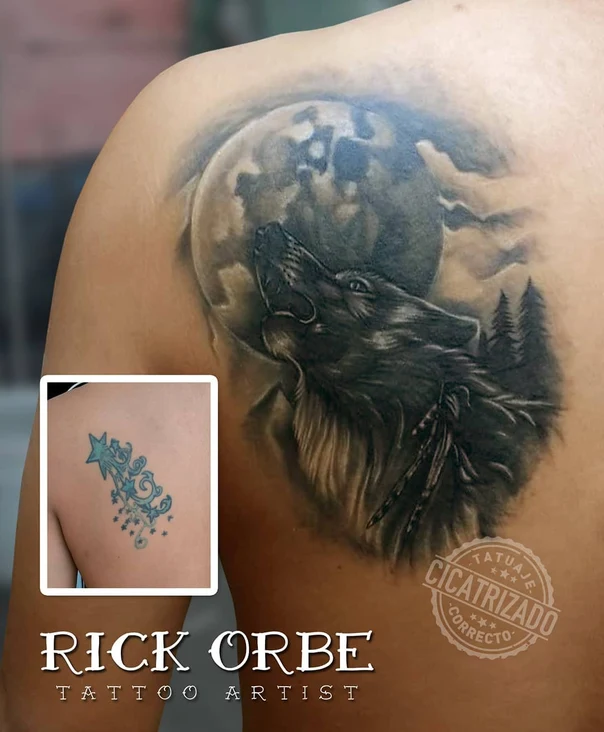 Realism Wolf, Moon tattoo on Shoulder