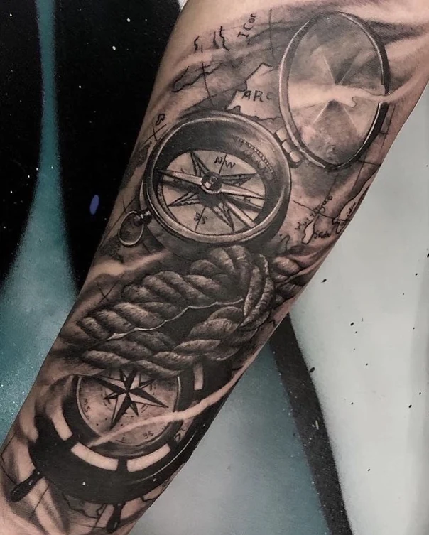 Чёрно-серая Compass, Rope tattoo на Предплечье
