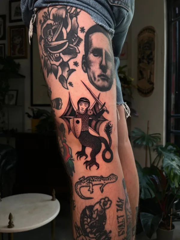 black and grey traditional tatouage sur thigh #72775 | Artiste tatoueur ros helem