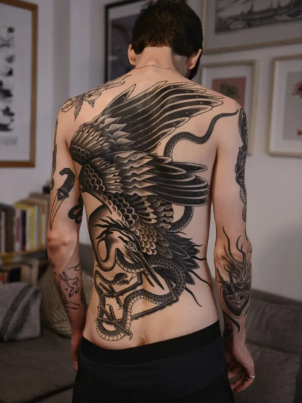 male black blackwork tatouage sur full back #72769 | Artiste tatoueur ros helem