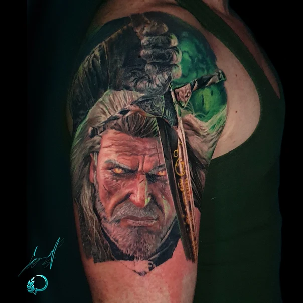Реализм Character, Sword tattoo на Плечо