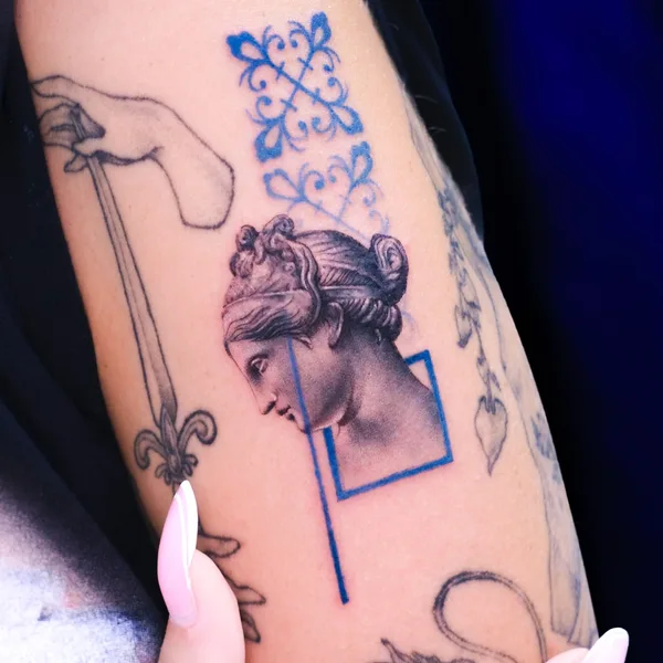 Fine Line tattoo by Tatuaggi di porcellana in Roma