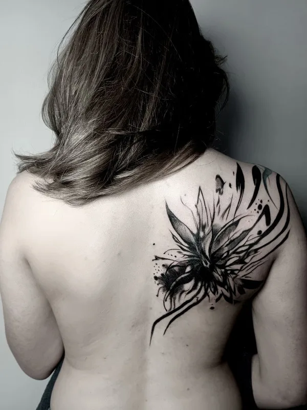 female black abstract 타투 부위 shoulder blade #73052 | 타투이스트 Полина Алексеевна Мироненко