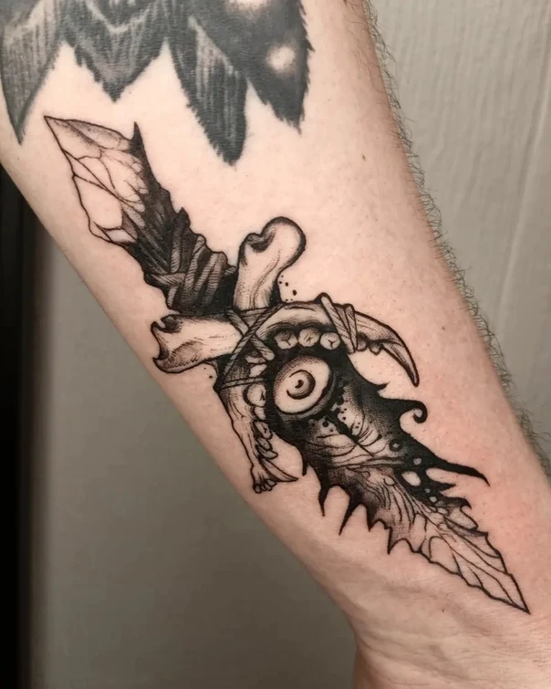 Блэкворк Dagger, Eye tattoo на Предплечье