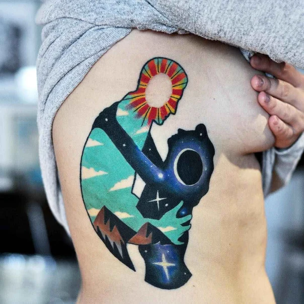 Illustrative Galaxy, Figure tattoo on Side