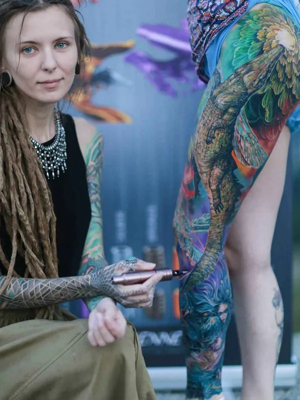 female color realism Tatuagem em full leg #2160 | Tatuador Ника Самарина