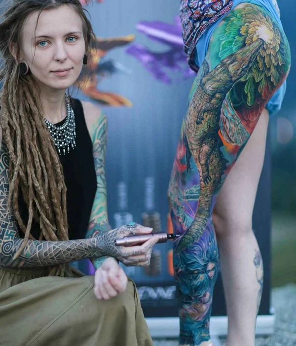 Реализм Crocodile, Fantasy tattoo на Нога целиком