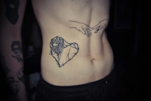 Лайнворк Heart, Spiderweb tattoo на Живот