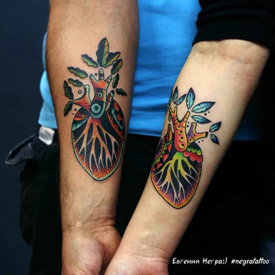 tatuaggio a colori neotradizionale etnico Ejeniya Negra