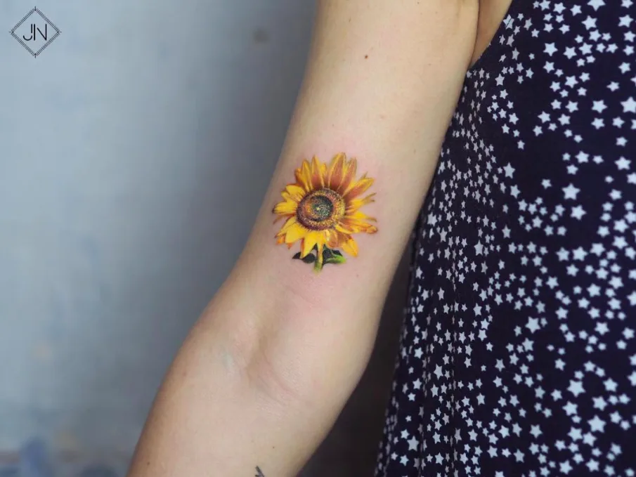 tattoo artist Jefree Naderali color tattoo realism minimalism graphic Turkey