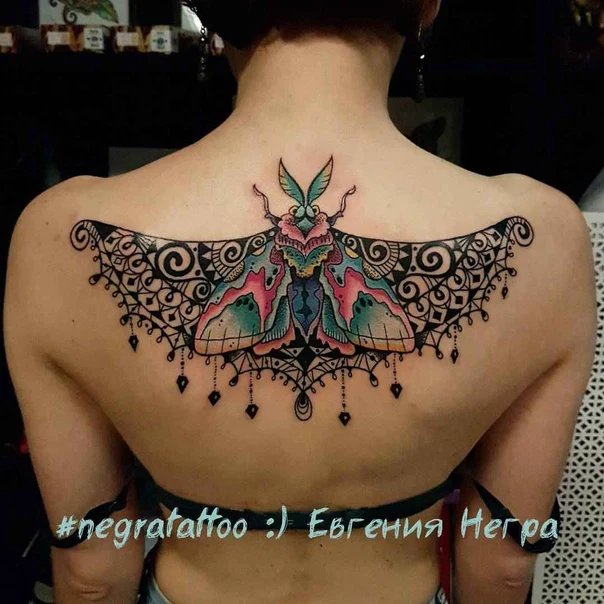 Орнаментальная Moth, Geometric tattoo на Верхняя часть спины