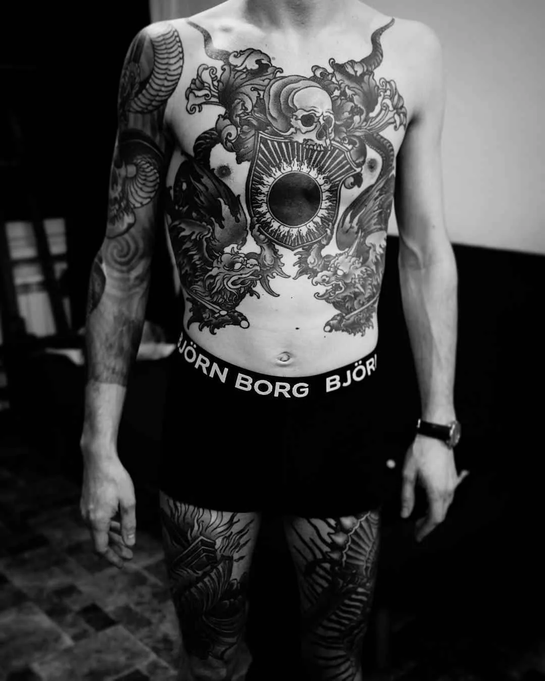 Tatuista Alexander Grim tatuagem blackwork