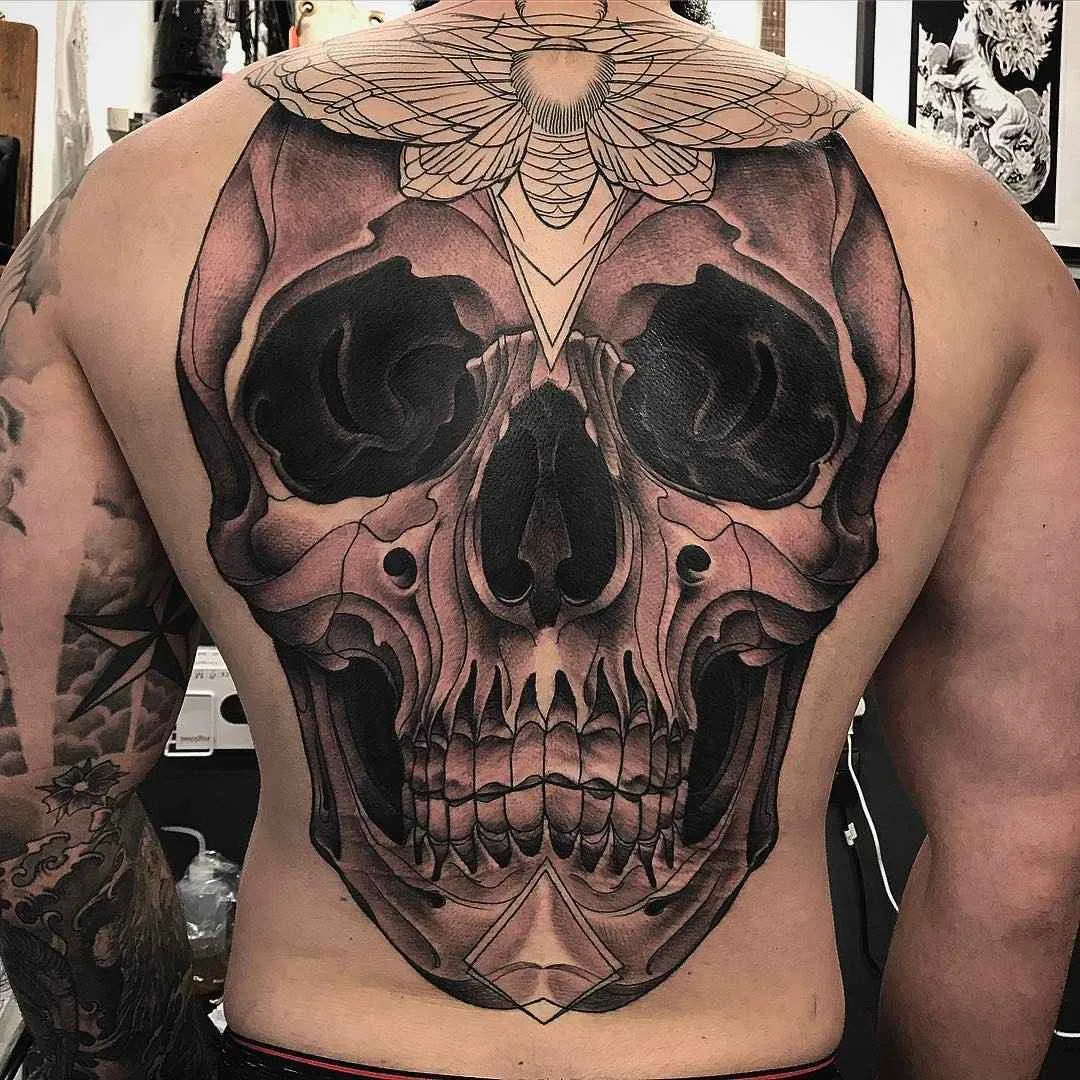 artista de tatuagem Jason James Smith neo tradicional graphic tattoo Londres