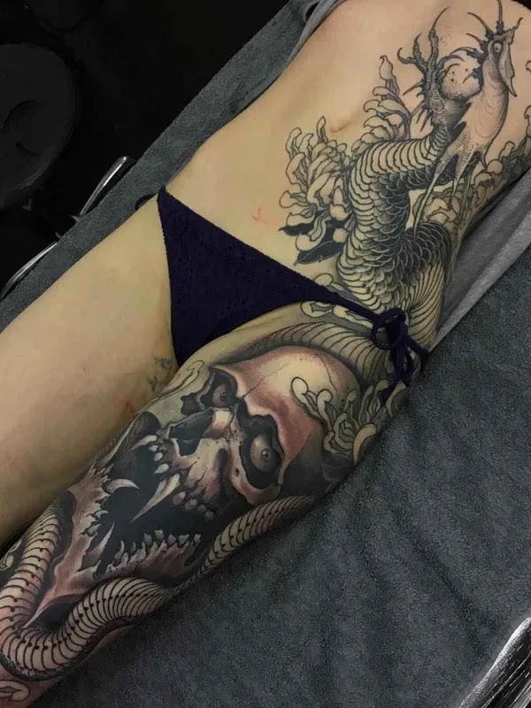 female black and grey japanese Tatuaggio su thigh #13274 | Tatuatore Joao Bosco