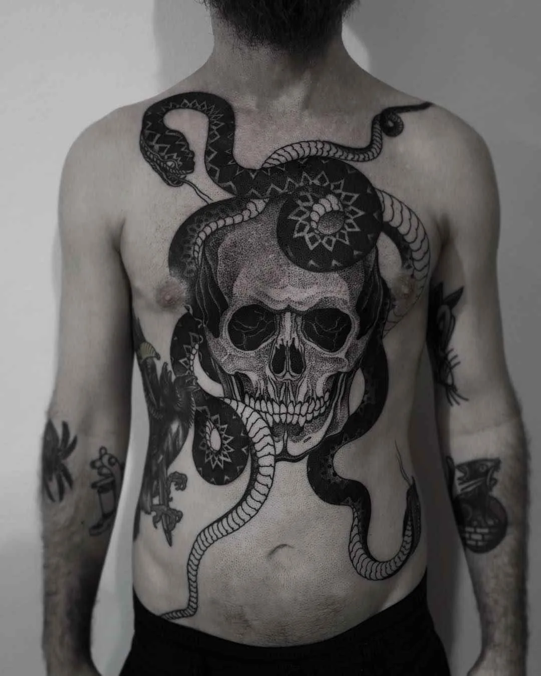 Tatuista Alexander Grim tatuagem blackwork