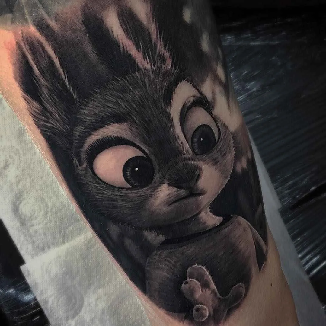 Tattoo artist Owen Paulls black&grey realistic tattoo