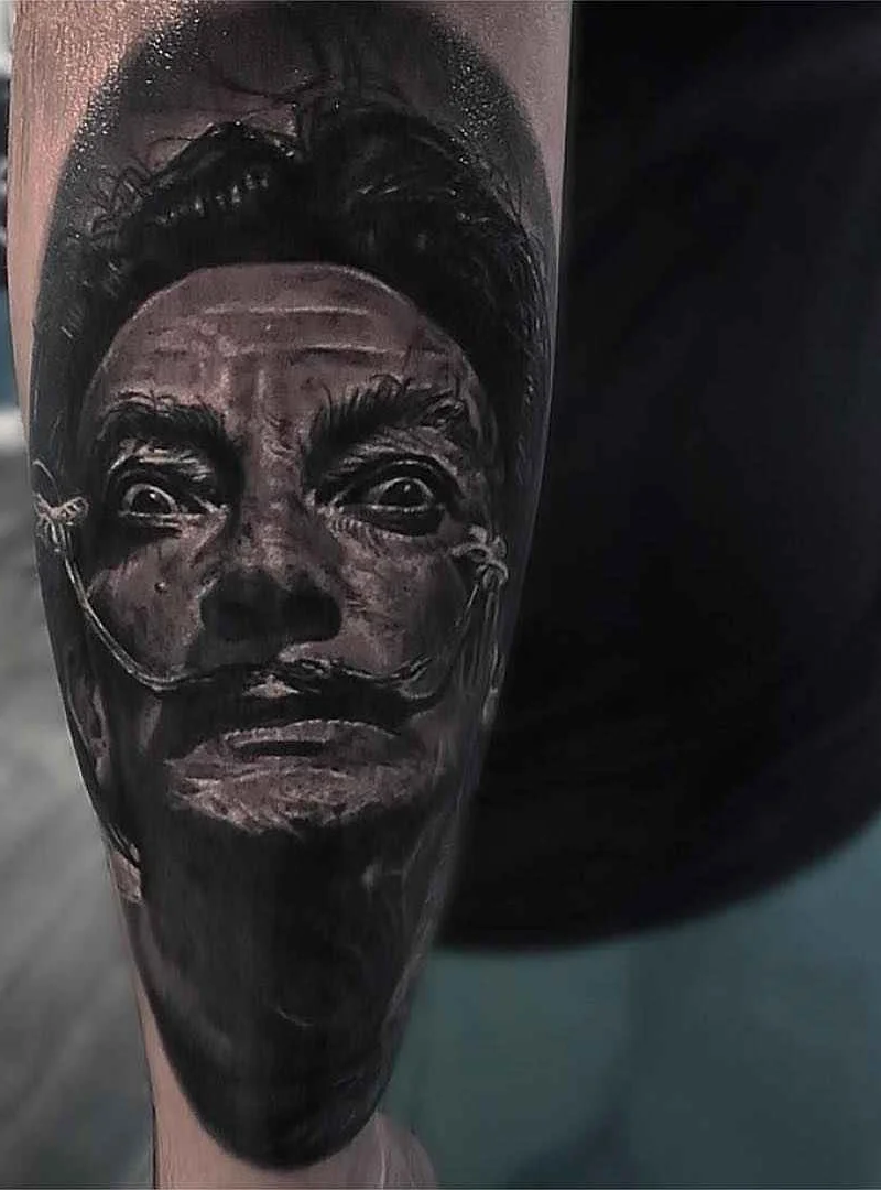 Artista di tatuaggi Owen Paulls