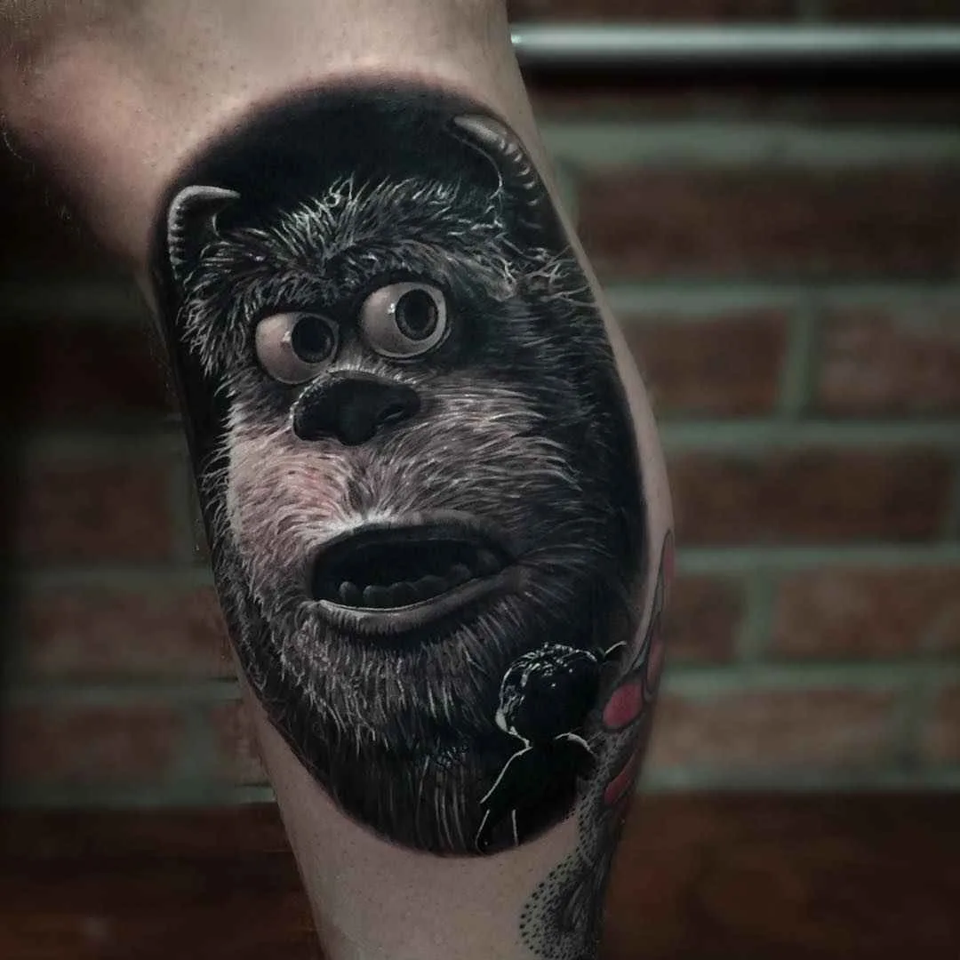 Tattoo artist Owen Paulls black&grey realistic tattoo