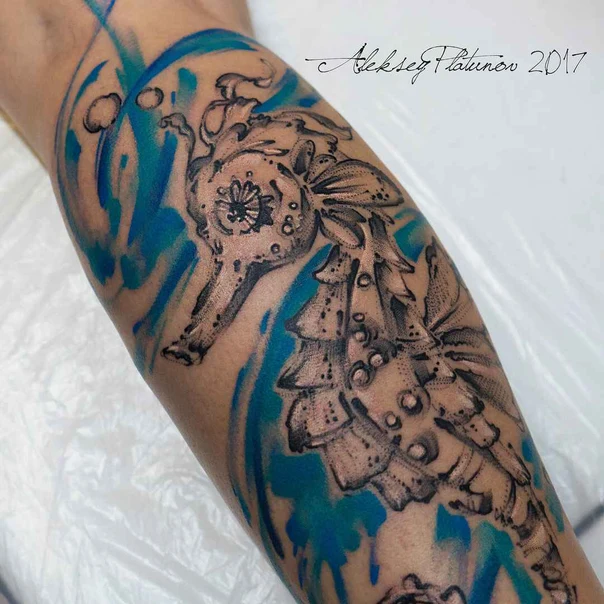 Иллюстративная Seahorse, Abstract tattoo на Предплечье