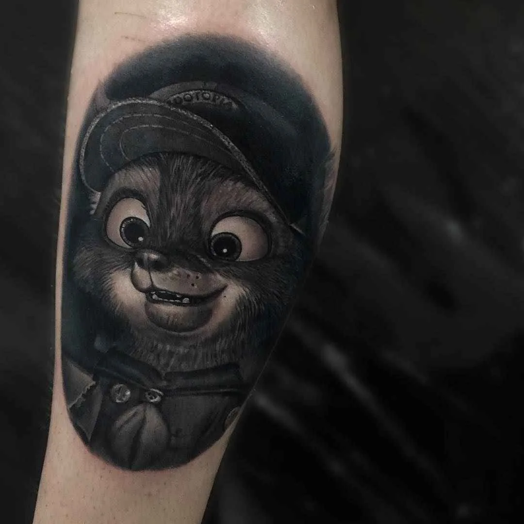 Tattoo artist Owen Paulls black&grey realistic tattoo