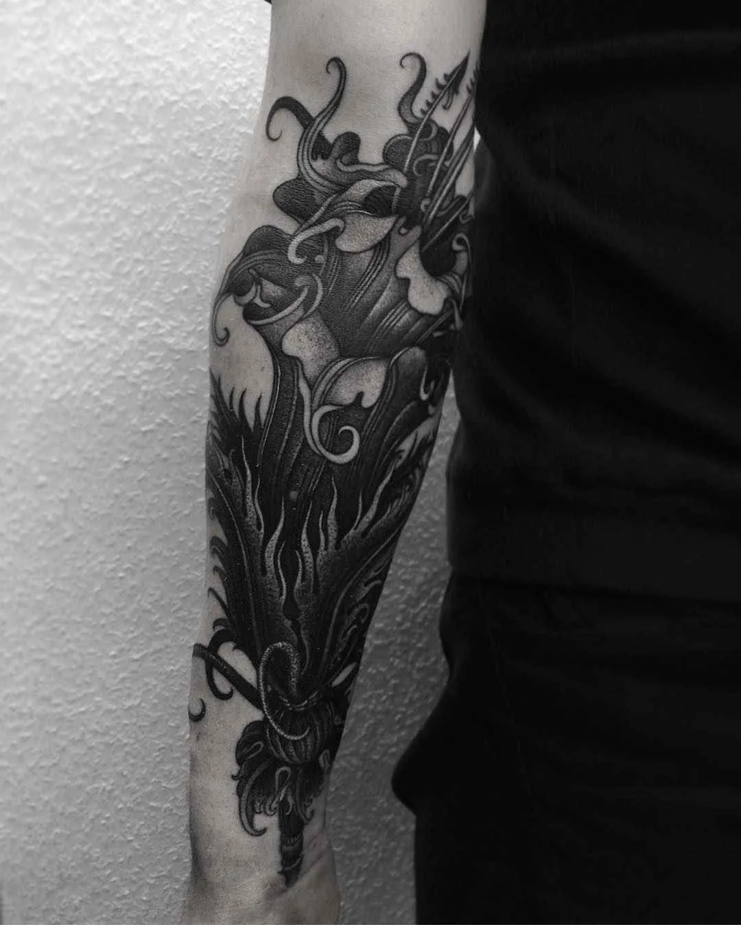 Tatuista Alexander Grim tatuagem blackwork