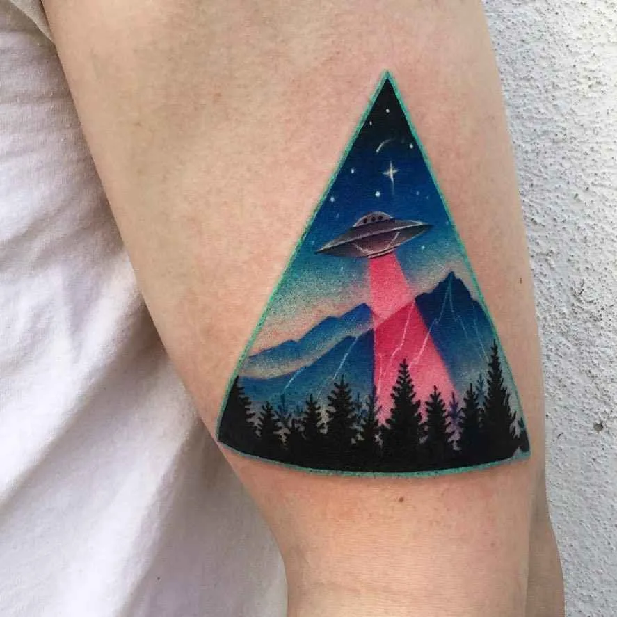 Tattoo artist Daria Stahp color silhouette tattoo