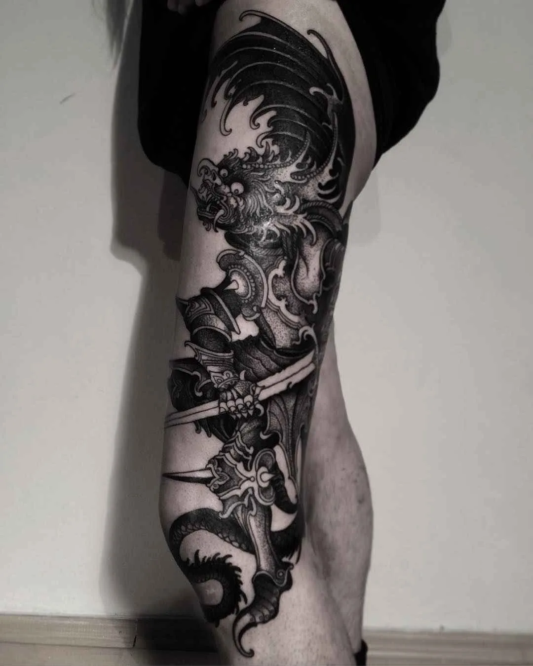 Tatuista Alexander Grim tatuagem blackwork