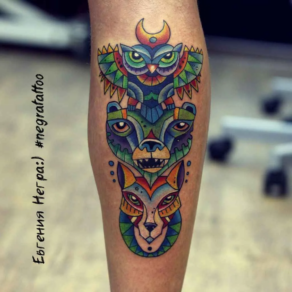 tatuaggio a colori neotradizionale etnico Ejeniya Negra