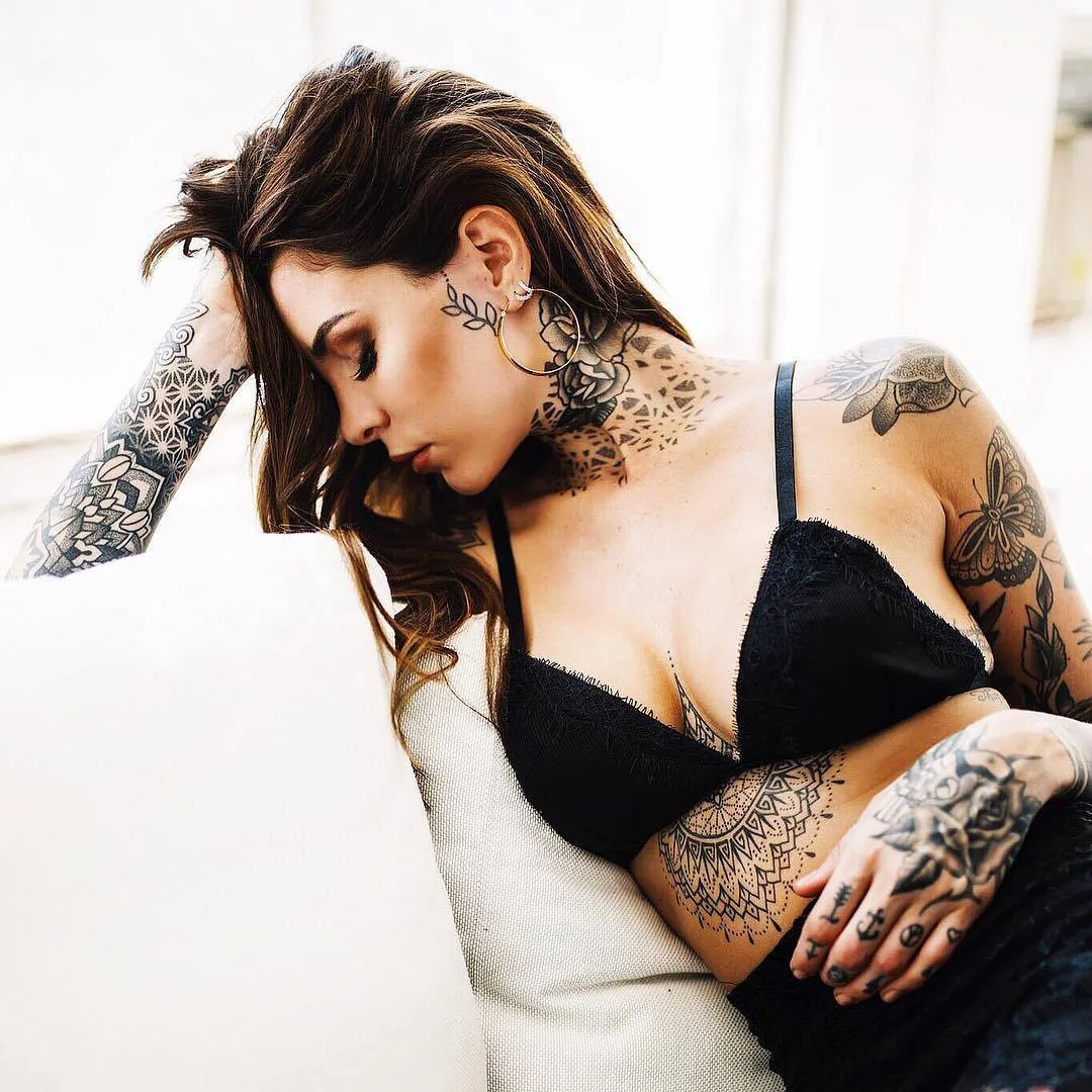 Modello tatuato Mar&iacute;a Candelaria Tinelli (Lel&eacute;), modello alternativo, ragazza tatuata | Buenos Aires, Argentina
