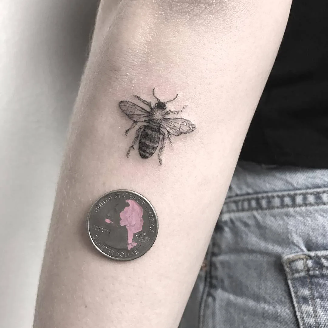Artista de tattoo Nal, estilo preto&cinza realista minimalista | EUA