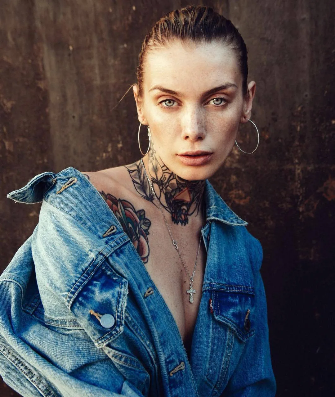 Modello di moda tatuato Valentina Belleza, modello alternativo, ragazza tatuata | Parigi, Francia