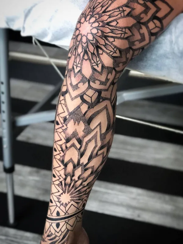 black and grey mandala Tatuaggio su calf #25075 | Tatuatore Keegan Sweeney