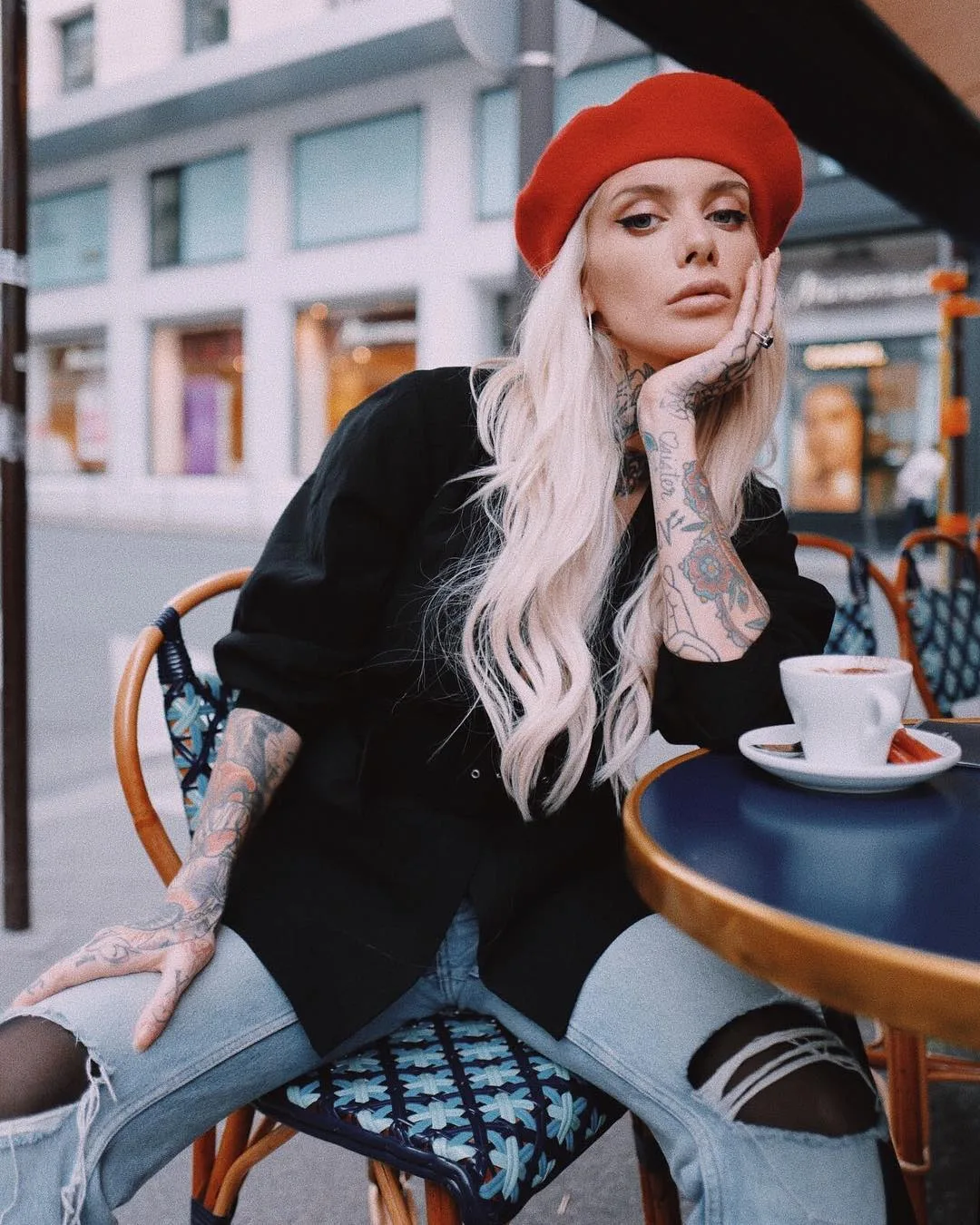 Modello di moda tatuato Valentina Belleza, modello alternativo, ragazza tatuata | Parigi, Francia