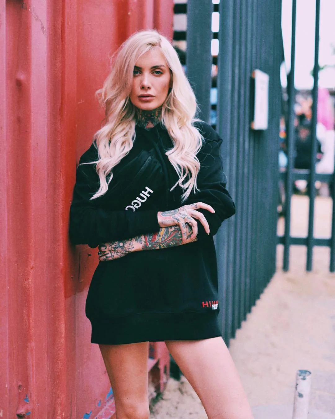 Modello di moda tatuato Valentina Belleza, modello alternativo, ragazza tatuata | Parigi, Francia
