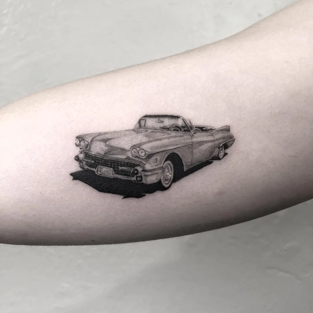Artista de tattoo Nal, estilo preto&cinza realista minimalista | EUA