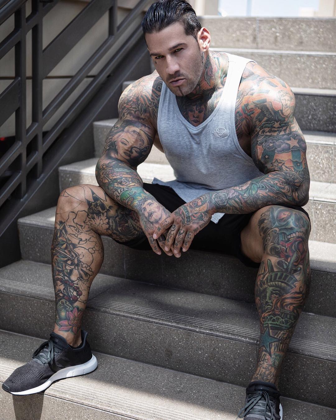Альтернативная фитнес тату модель Michael Giovanni Rivera. 