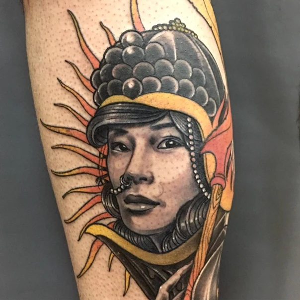 Нео-традиционная Portrait, Sun tattoo на Икра