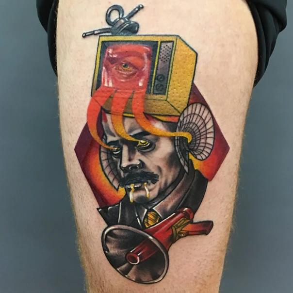 Иллюстративная Portrait, Television tattoo на Бедро