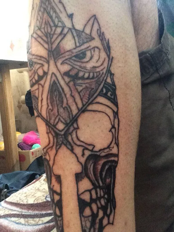 black and grey blackwork tatouage sur forearm #24917 | Artiste tatoueur Shelk