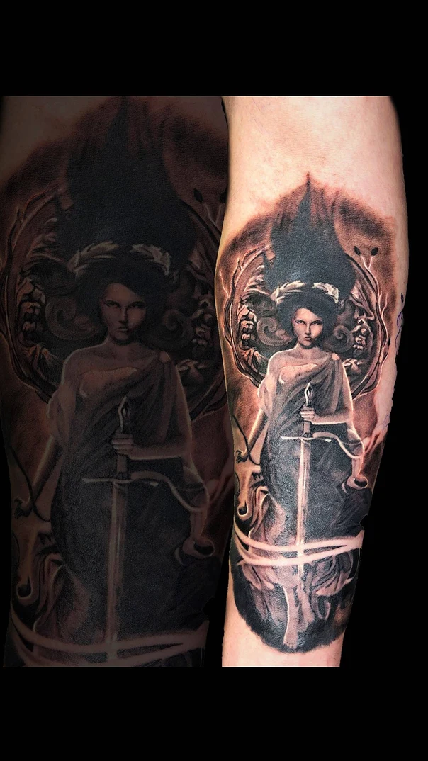 Реализм Figure, Sword tattoo на Предплечье