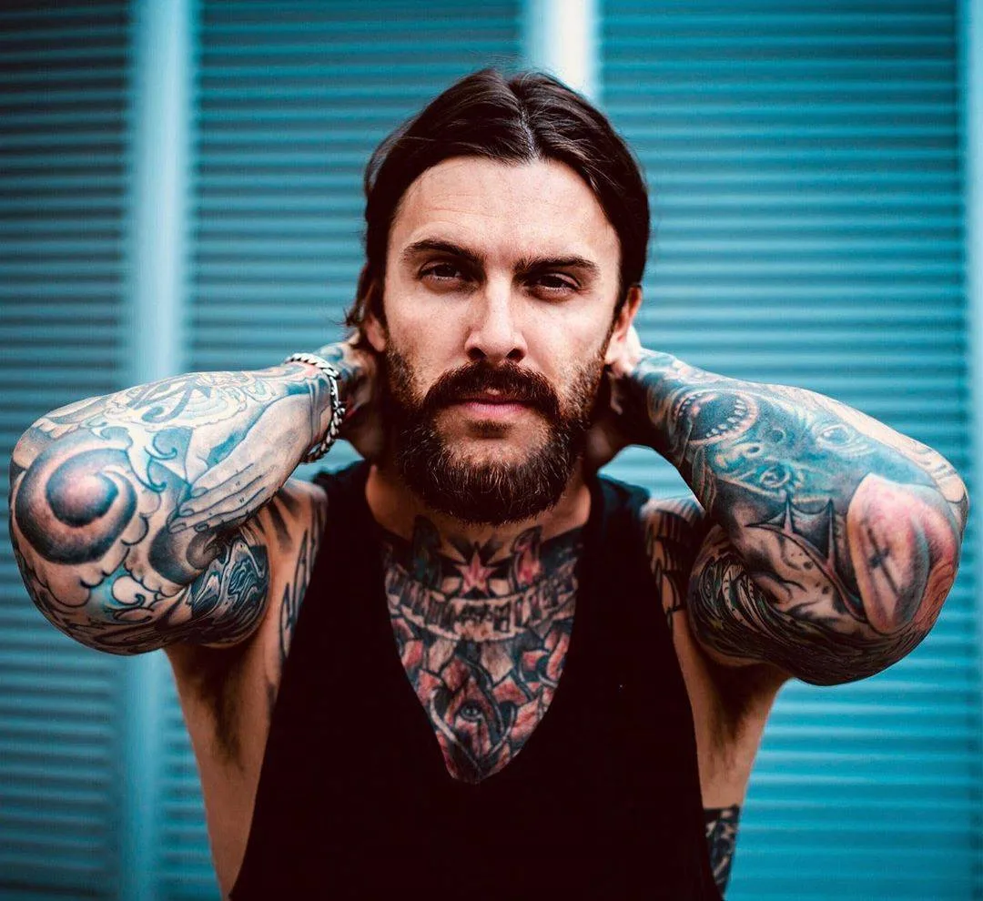 Modello tatuato Levi Stocke, modello alternativo, uomo con tatuaggi